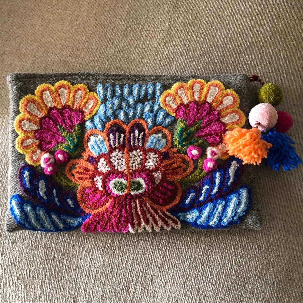 NWOT Noonday Wildflower Clutch